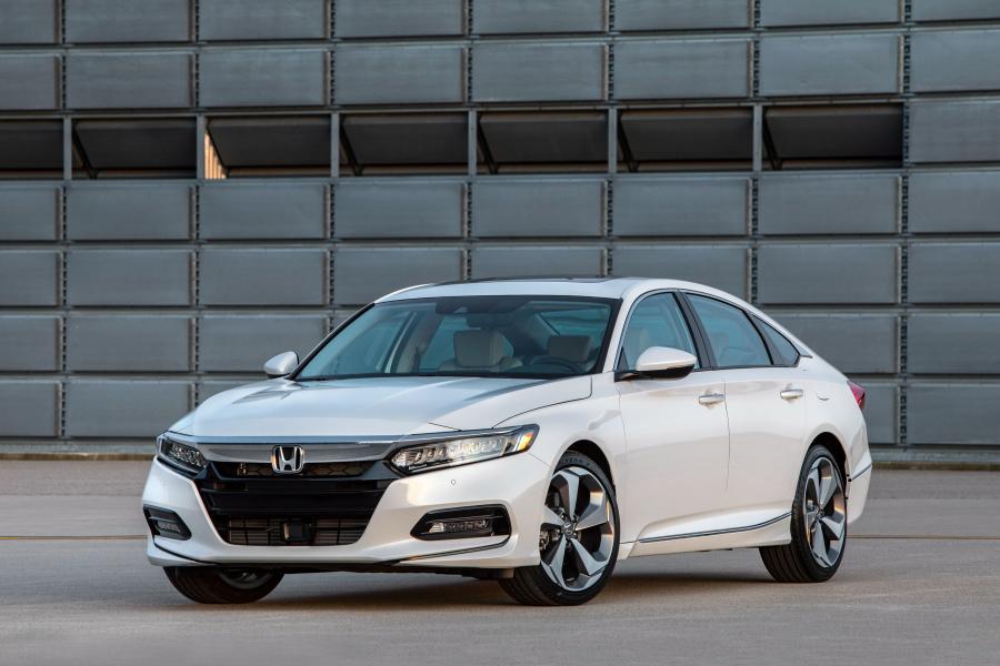  Honda Accord Touring Hybrid 2017 года  (NA) (фото 123 из 170)